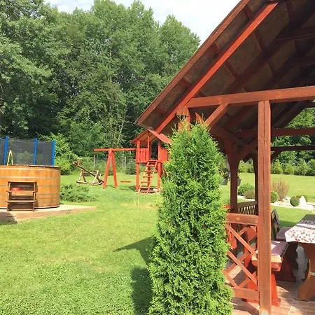 Vadrozsa Vendeghaz Pensión