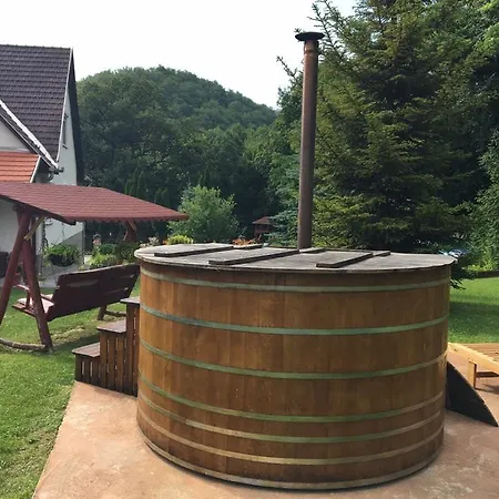 Vadrozsa Vendeghaz *